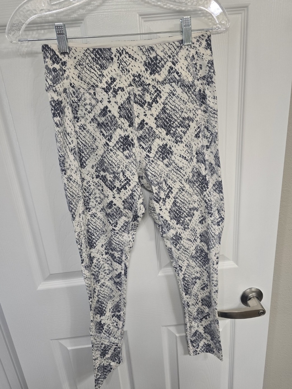 PINK Victoria's Secret White and Gray Snake-Print Leggings